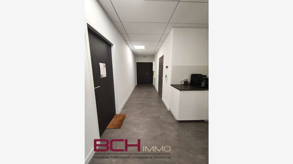 Location bureau neuf 54m² lumineux PMR à Aubagne