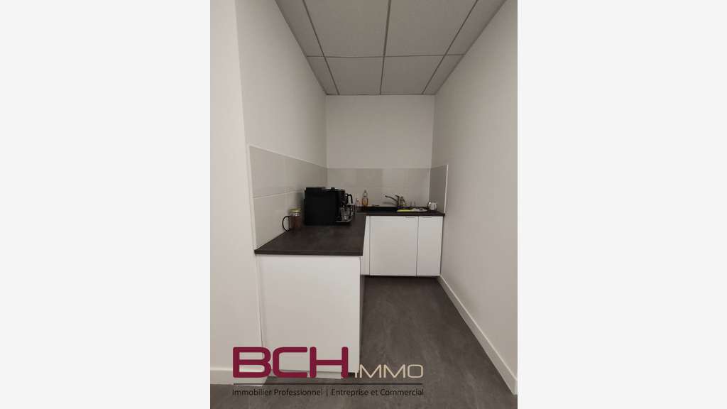 Location bureau neuf 54m² lumineux PMR à Aubagne