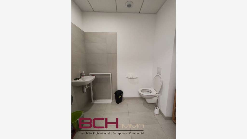 Location bureau neuf 54m² lumineux PMR à Aubagne