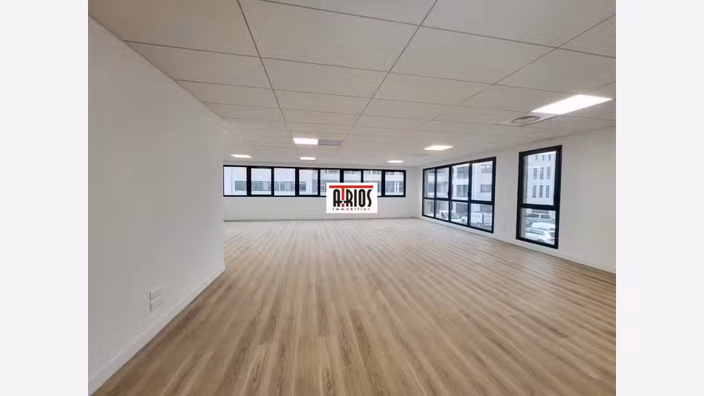 Bureau de 100m² à louer au 1er étage à Aubagne