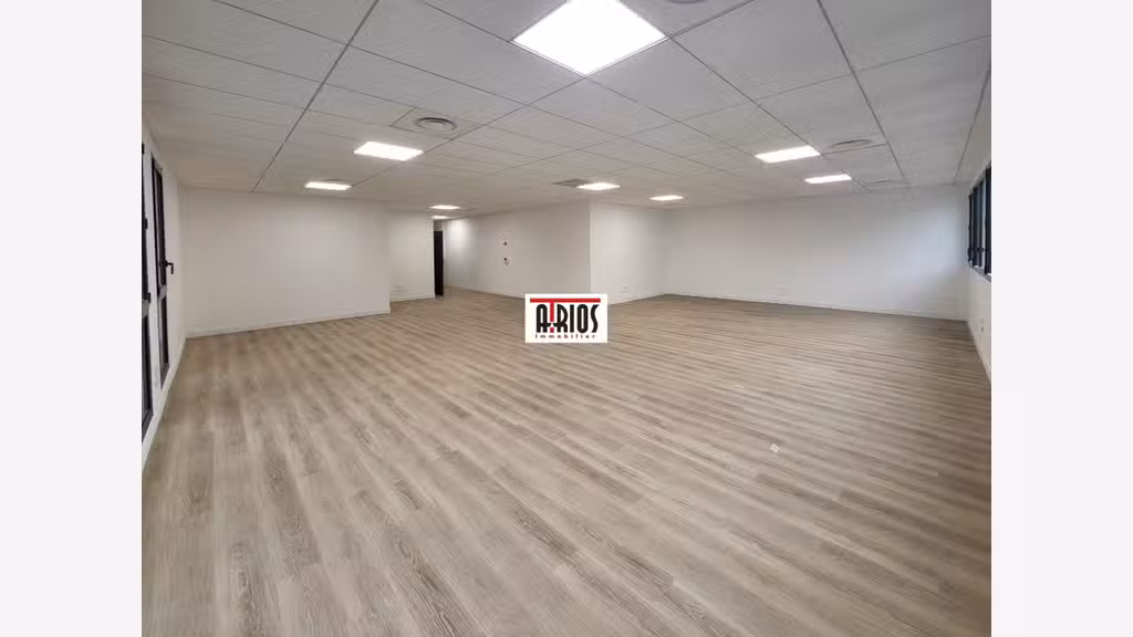 Bureau de 100m² à louer au 1er étage à Aubagne