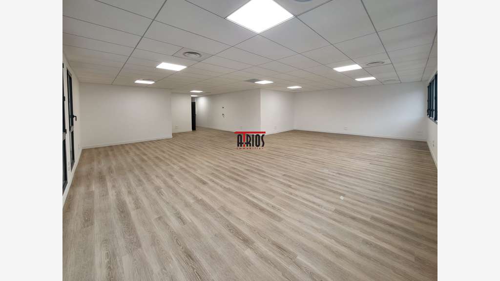 Bureau de 100m² à louer au 1er étage à Aubagne