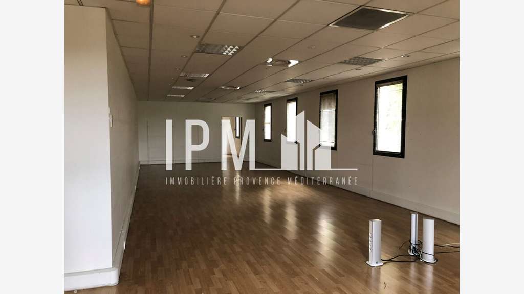 A louer bureaux 630m² Aubagne ZI les Paluds