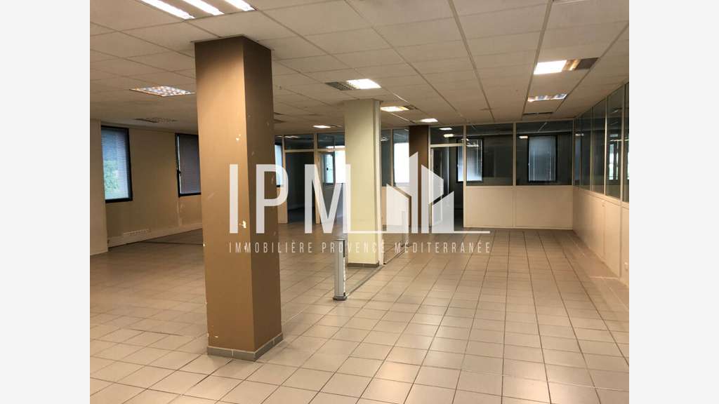A louer bureaux 630m² Aubagne ZI les Paluds