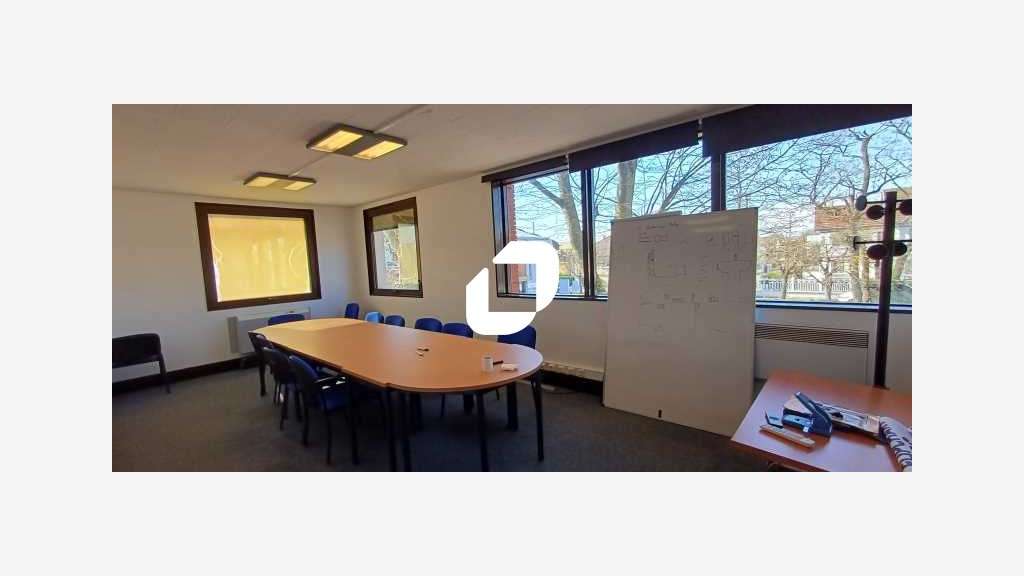 A louer Bureaux 800m² Aubergenville