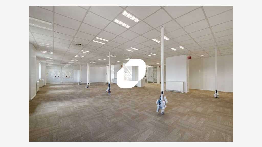 A louer Bureaux 2720m² Aubervilliers