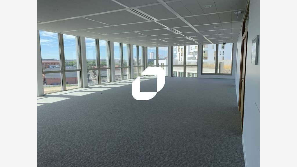 A louer Bureaux 1273m² Aubervilliers