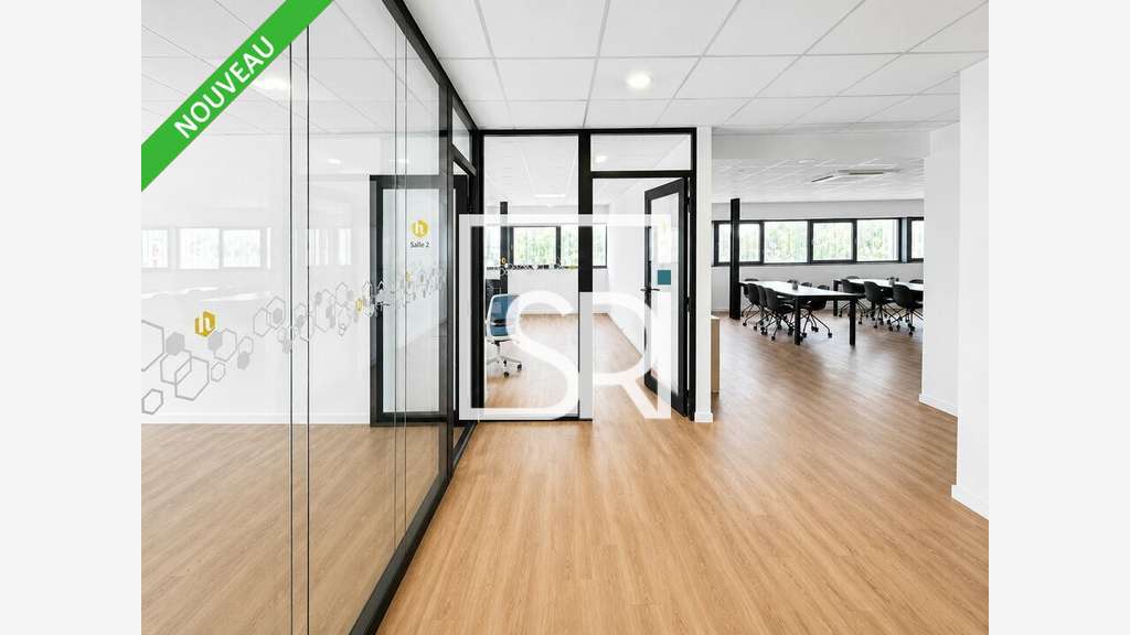 Bureaux rénovés 684m² R+1 ERP 5 à louer à Aubière