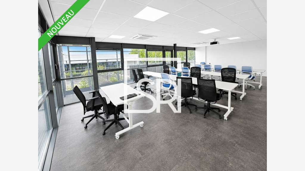 Bureaux rénovés 684m² R+1 ERP 5 à louer à Aubière