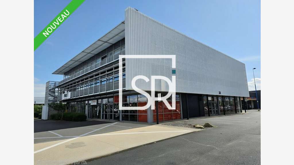 Bureaux rénovés 684m² R+1 ERP 5 à louer à Aubière