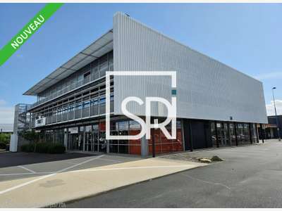 Bureaux rénovés 684m² R+1 ERP 5 à louer à Aubière