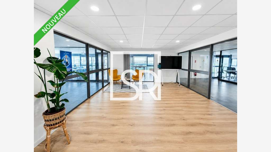 Bureaux rénovés 684m² R+1 ERP 5 à louer à Aubière