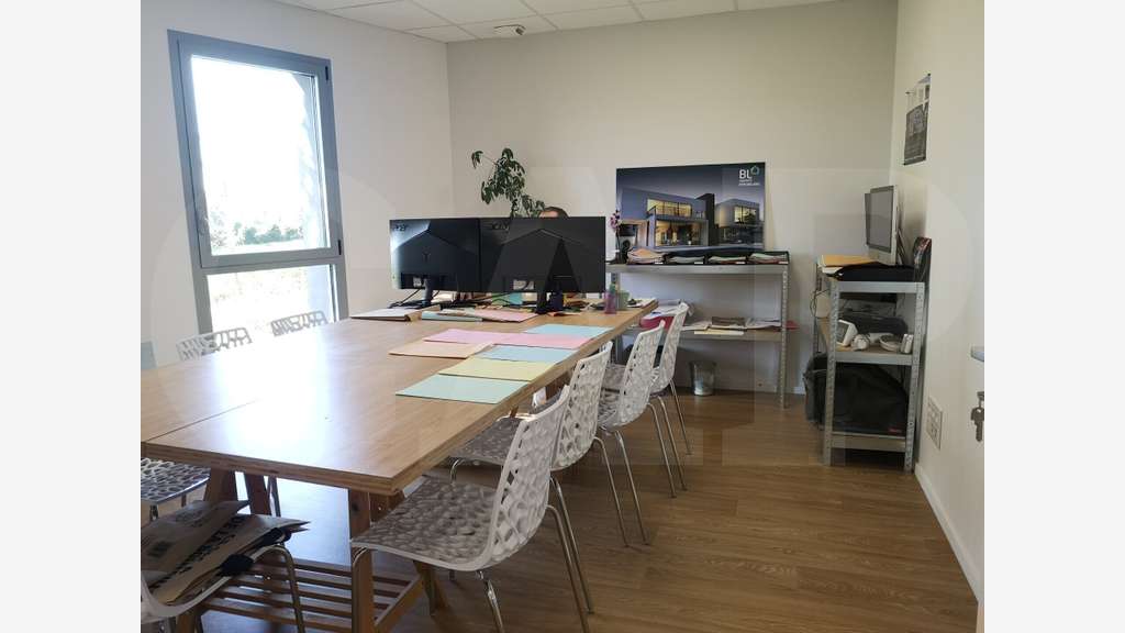 A louer bureaux 99m² à Auray Porte Océane