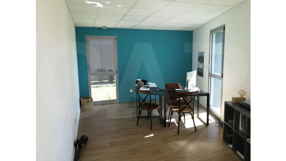 A louer bureaux 99m² à Auray Porte Océane