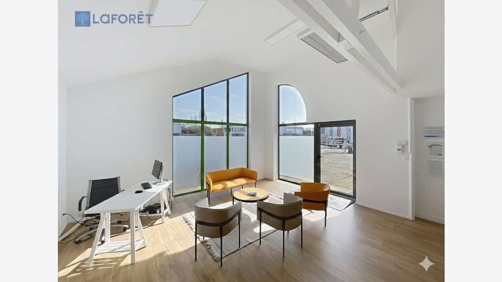 A louer bureaux 95m² ZA Toul Garros à Auray