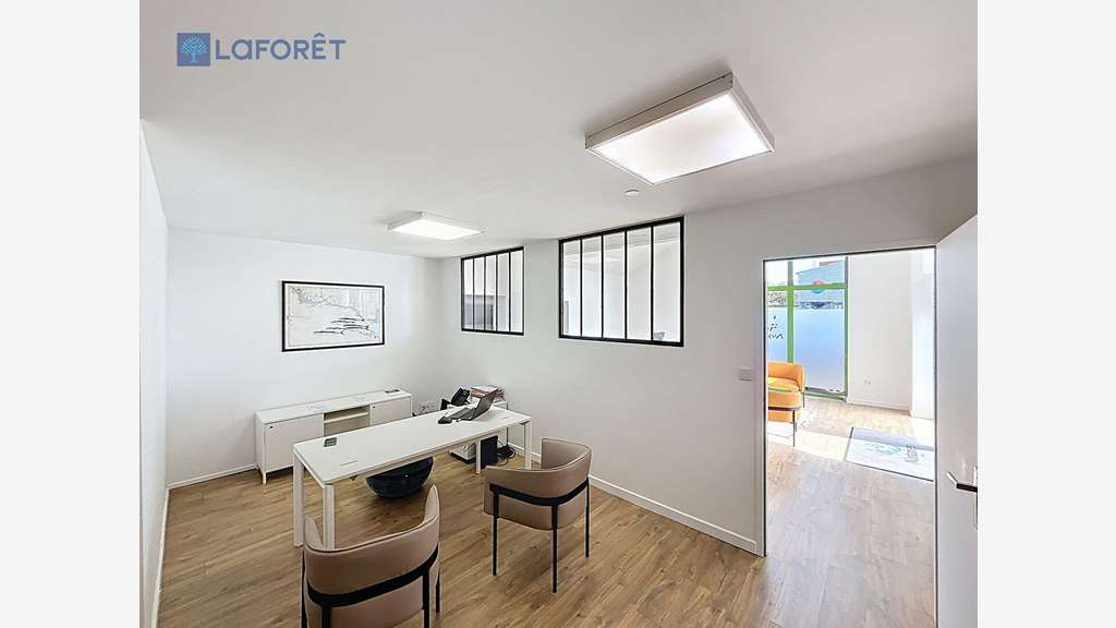 A louer bureaux 95m² ZA Toul Garros à Auray