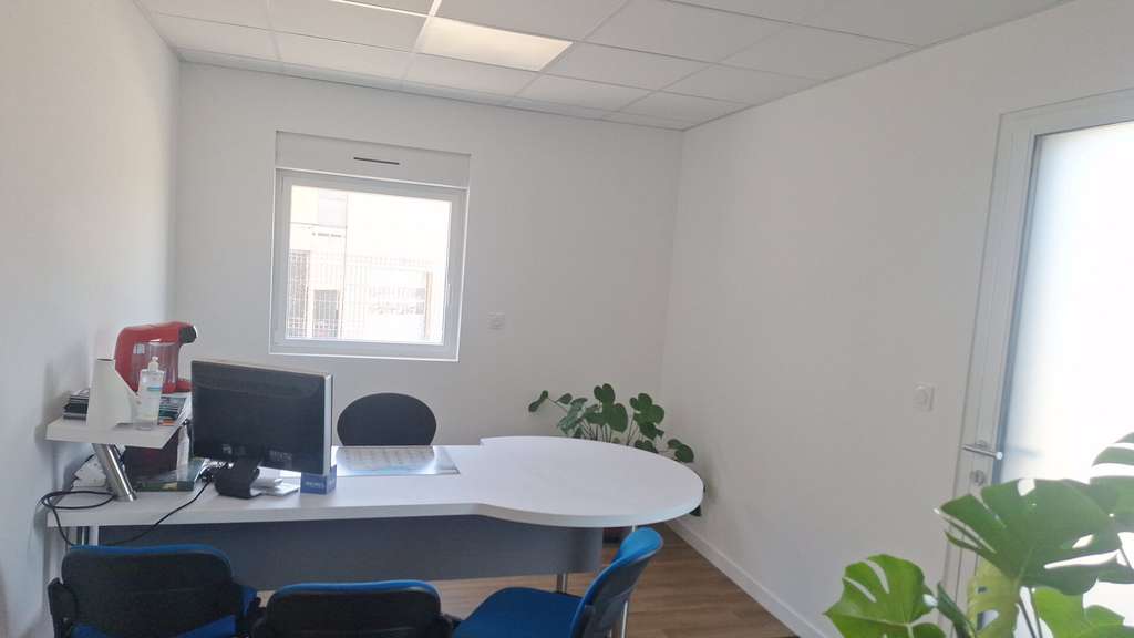 A louer bureaux 60m² ZA Plougoumelen