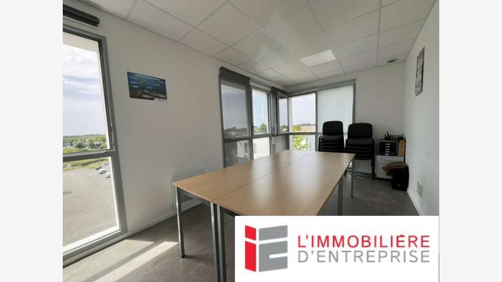 A louer bureaux 55m² R+2 en immeuble pro à Auray