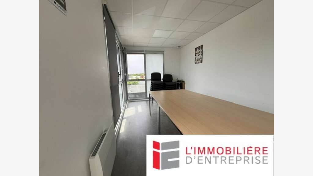A louer bureaux 55m² R+2 en immeuble pro à Auray