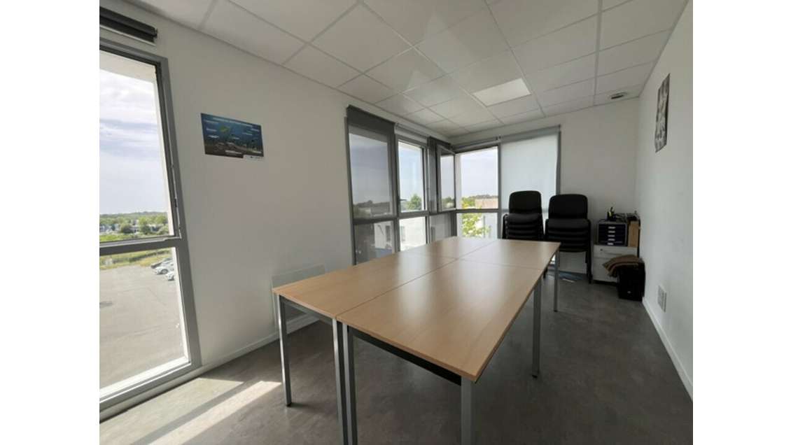 A louer bureaux 55m² R+2 en immeuble pro à Auray