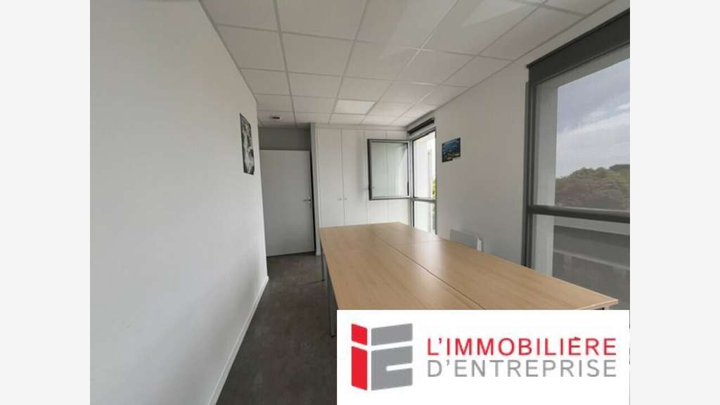 A louer bureaux 55m² R+2 en immeuble pro à Auray