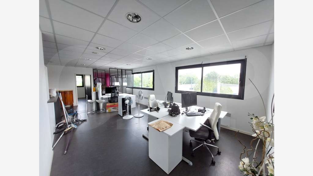 A louer bureaux de 100m² accès pratique à Auray