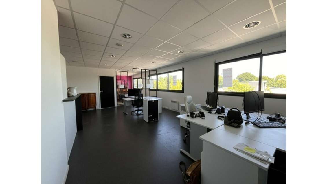 A LOUER - BUREAUX - AURAY Porte océane