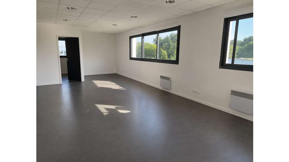 A louer bureaux de 100m² à Auray Porte Océane