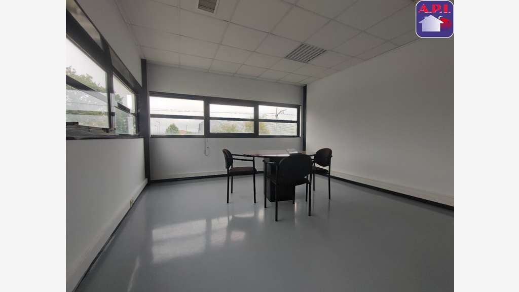 A louer plateau 188m² R+1 ZI La Vigne à Auterive
