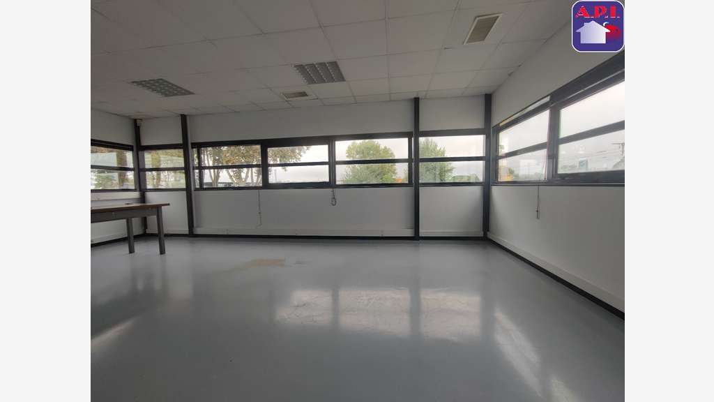 A louer plateau 188m² R+1 ZI La Vigne à Auterive