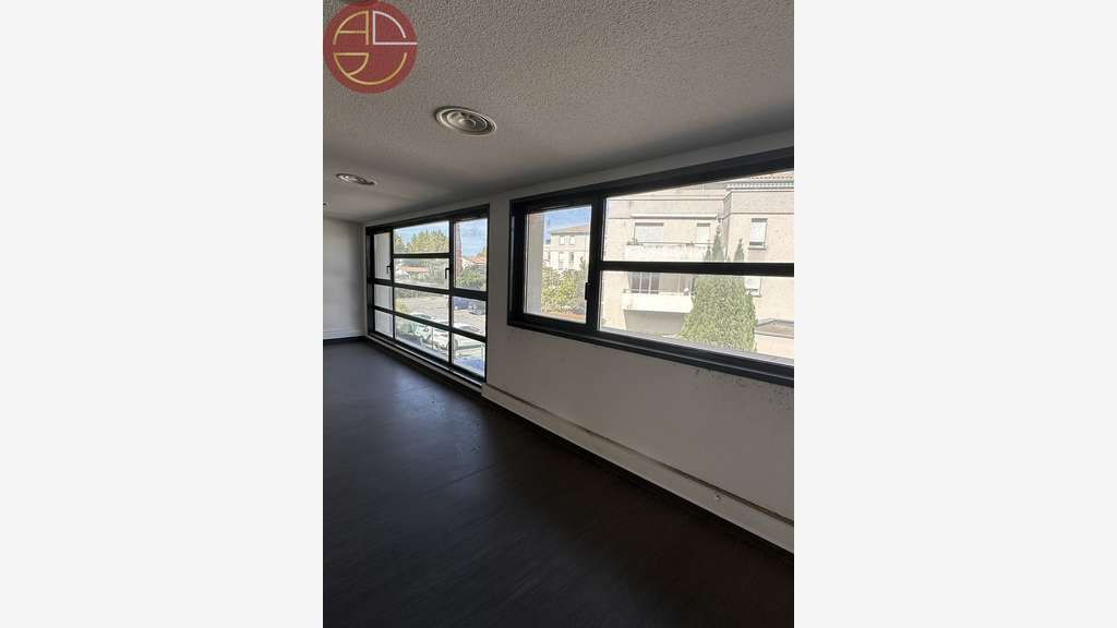 A louer bureau 148m² au 1er étage à Auterive