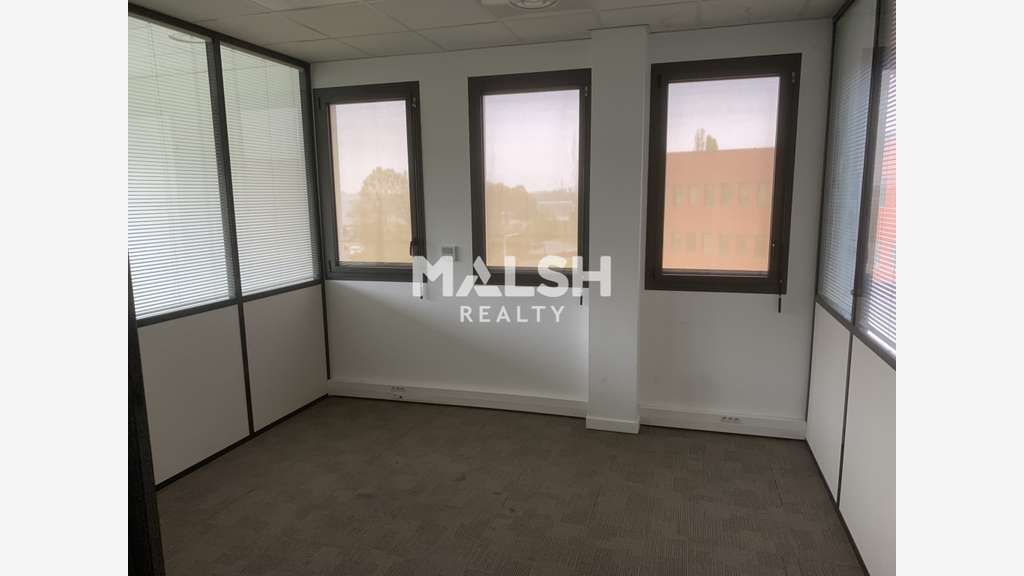 A louer bureaux 89m² avec balcon R+2 à Beynost