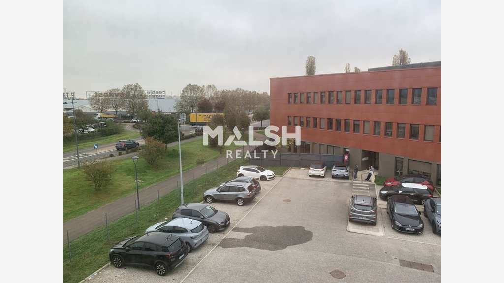 A louer bureaux 89m² avec balcon R+2 à Beynost