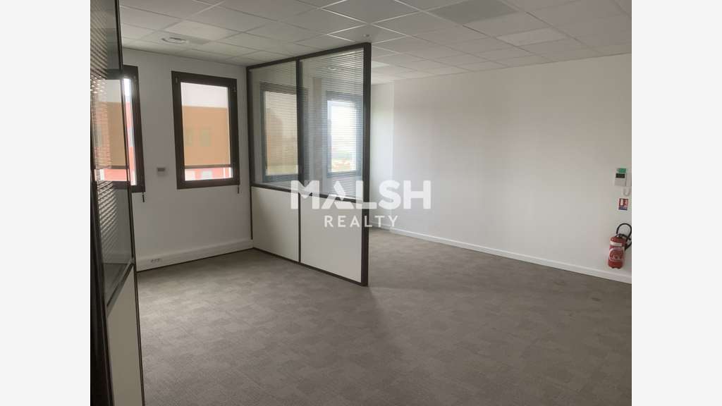 A louer bureaux 89m² avec balcon R+2 à Beynost