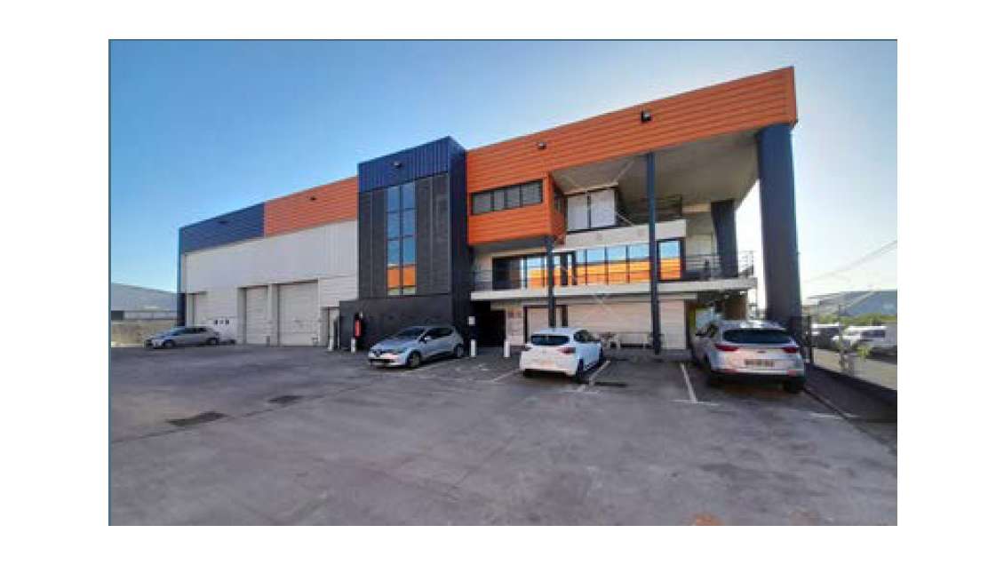 A louer bureaux lumineux 52m² R+2 à Baie-Mahault