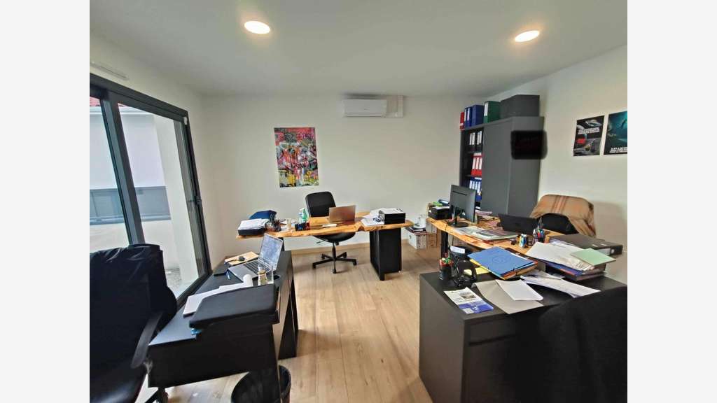 Bureaux 117m² à louer avec parking à Carbon-Blanc