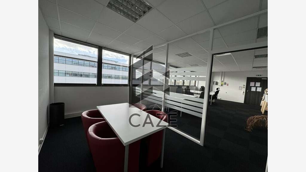 A louer bureaux 409m² à Pessac Haut Levêque