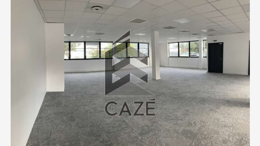 A louer bureaux 409m² à Pessac Haut Levêque