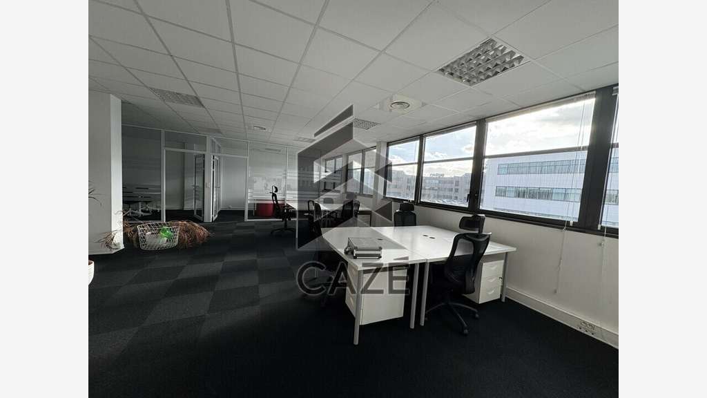 A louer bureaux 409m² à Pessac Haut Levêque