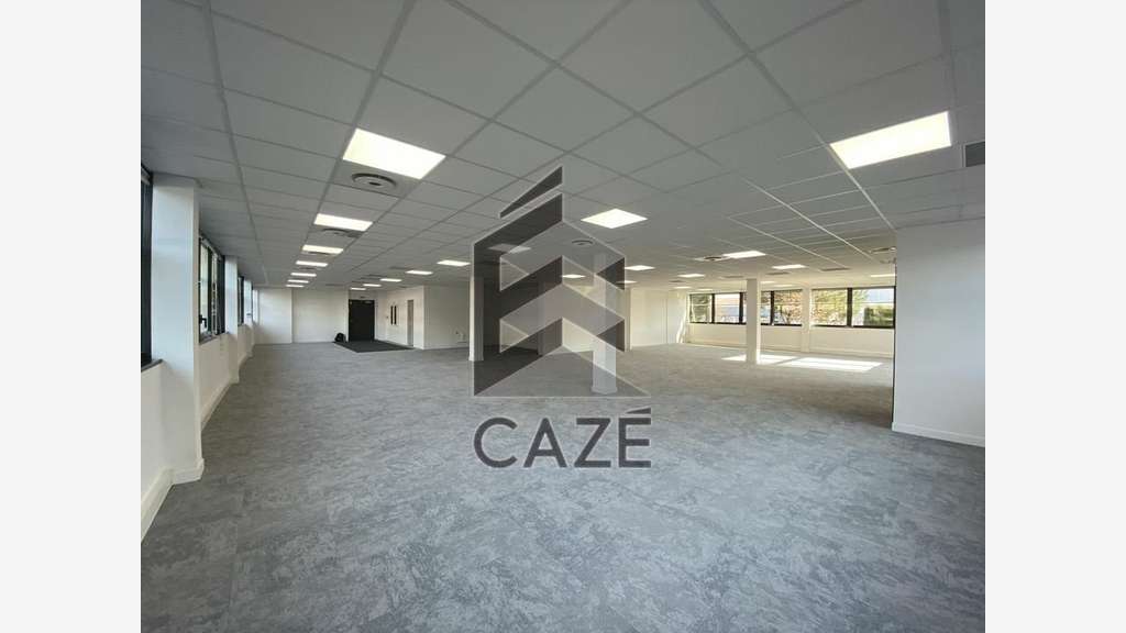 A louer bureaux 409m² à Pessac Haut Levêque
