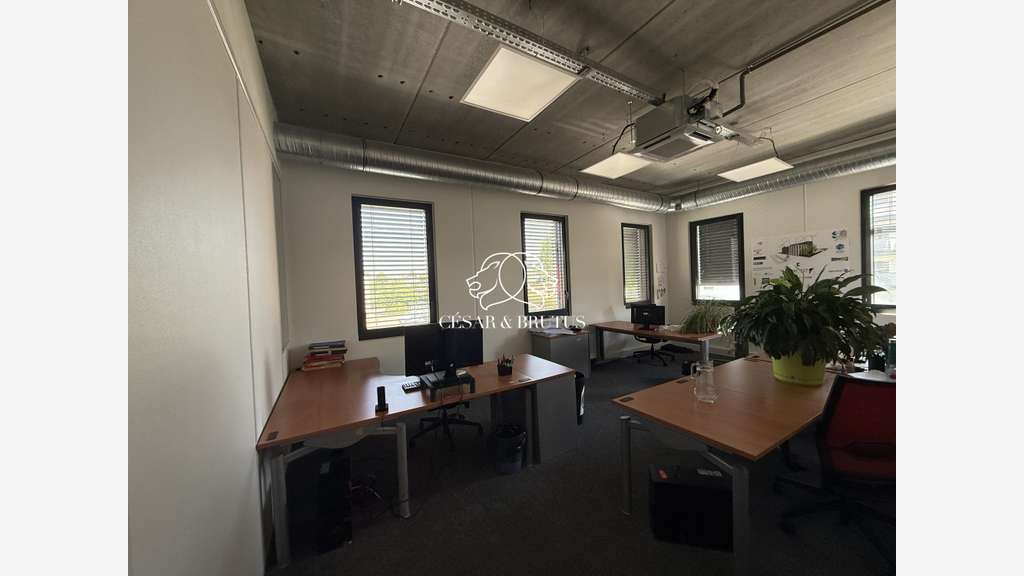 Bureaux neufs 200m² à louer à Rillieux-la-Pape