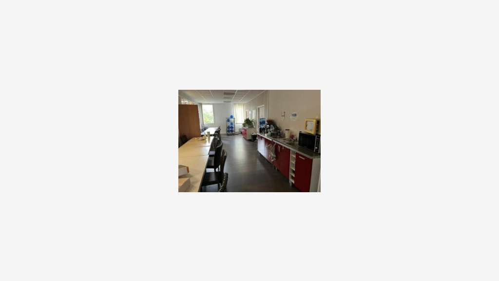 À louer bureaux 485m² div R+2 ZA Courtine Avignon