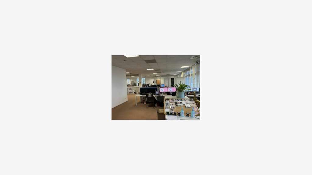 À louer bureaux 485m² div R+2 ZA Courtine Avignon