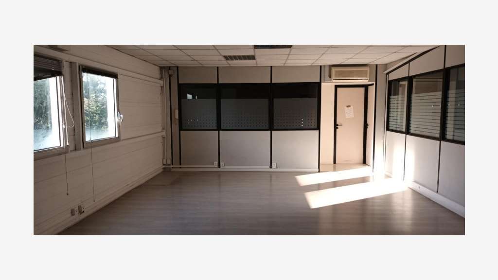 À louer bureaux 450m² div. ZA Courtine à Avignon