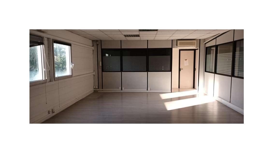 À louer bureaux 450m² div. ZA Courtine à Avignon