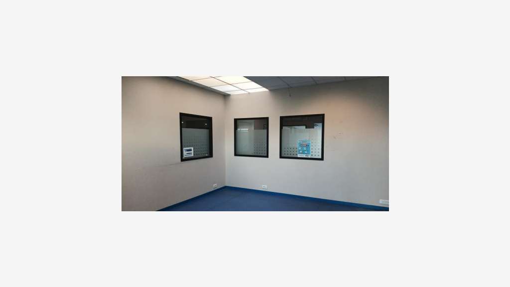 À louer bureaux 450m² div. ZA Courtine à Avignon