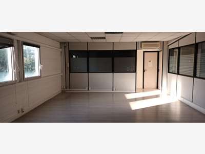 À louer bureaux 450m² div. ZA Courtine à Avignon