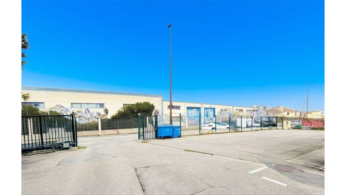 Location bureaux 267m² à Avignon Courtine