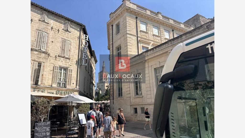 A louer bureaux lumineux 182m² Avignon Intra-Muros