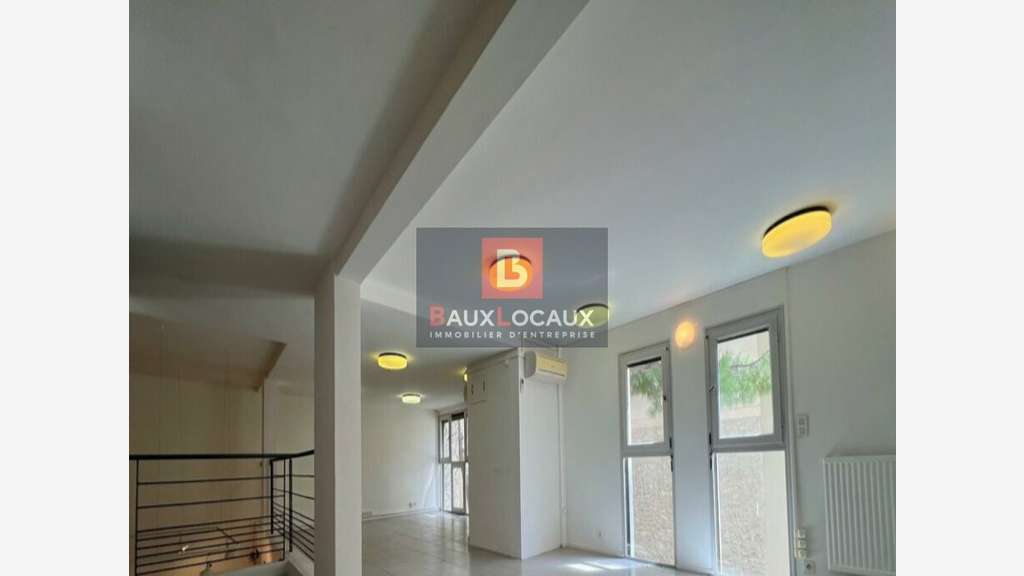 A louer bureaux lumineux 182m² Avignon Intra-Muros